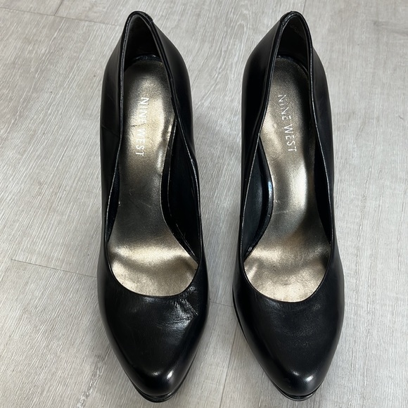 Nine West Black Platform Heel - Picture 2 of 9